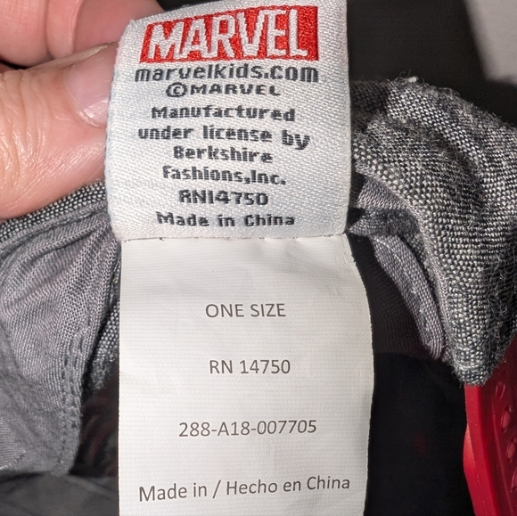 Marvel Kids Spiderman Ball Cap / Hat Adjustable with Spiderman Scene under Bill - Picture 4 of 5